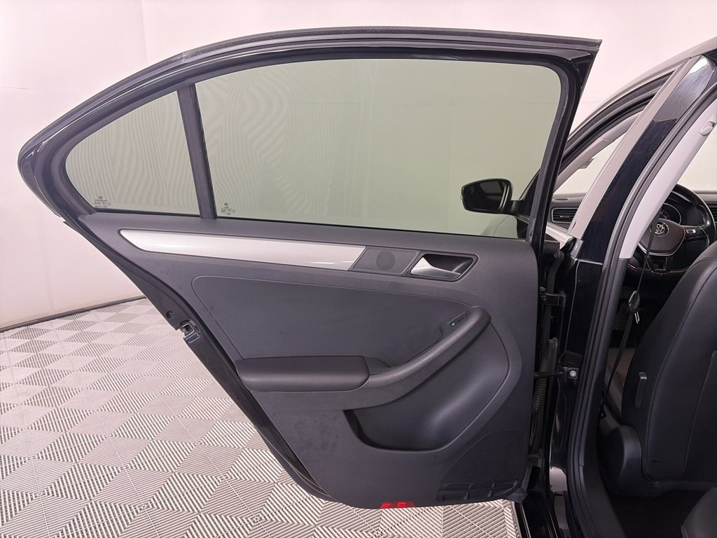 Used 2018 Volkswagen Jetta SE image 12