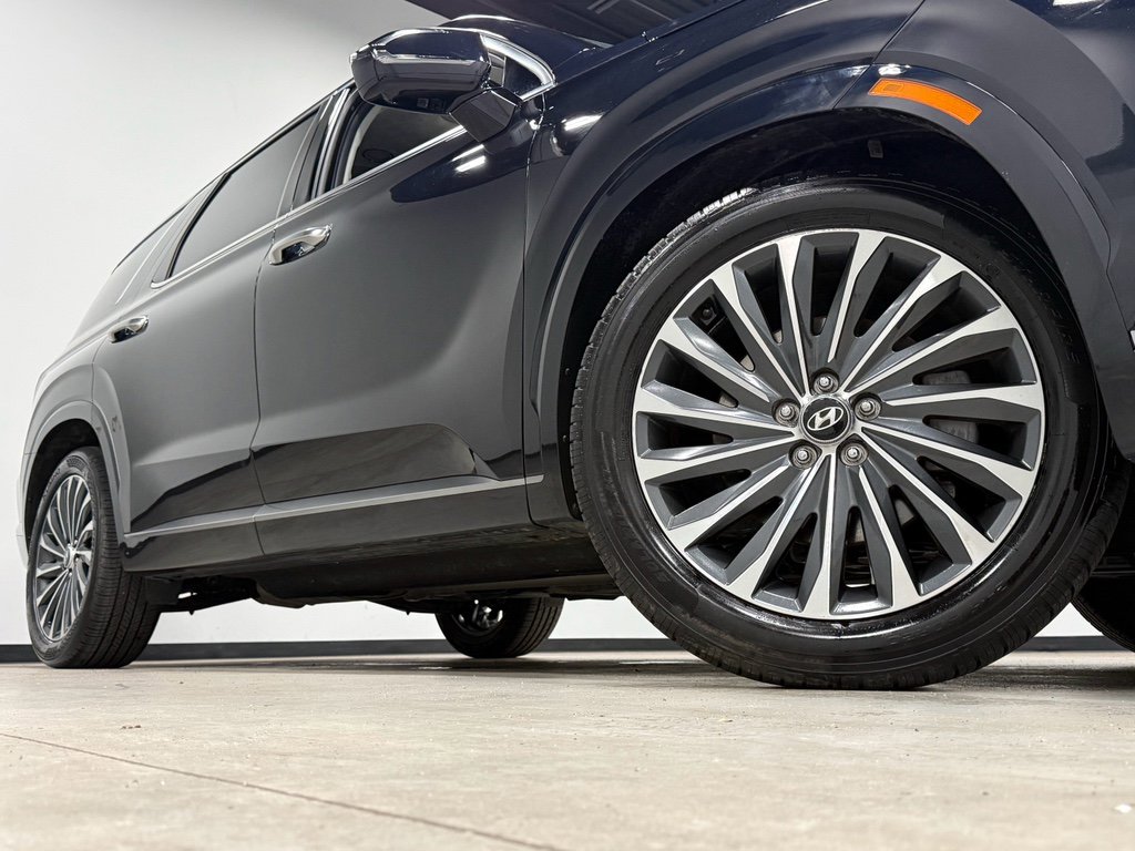 Used 2024 Hyundai Palisade Calligraphy image 2
