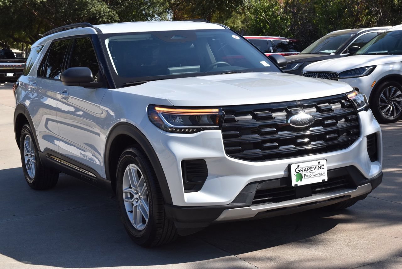 Certified 2026 Ford Explorer Active RWD image 4