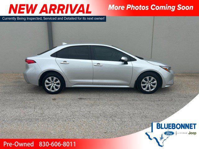 Used 2025 Toyota Corolla LE FWD image 4