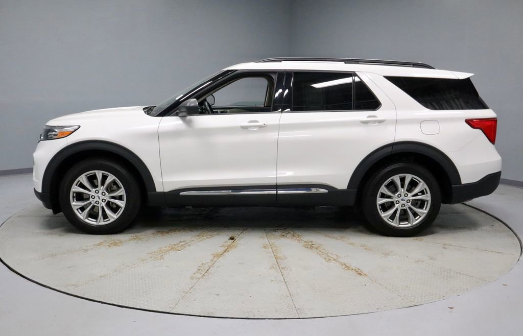 Certified 2023 Ford Explorer XLT w/ Equipment Group 202A AWD/4WD image 8