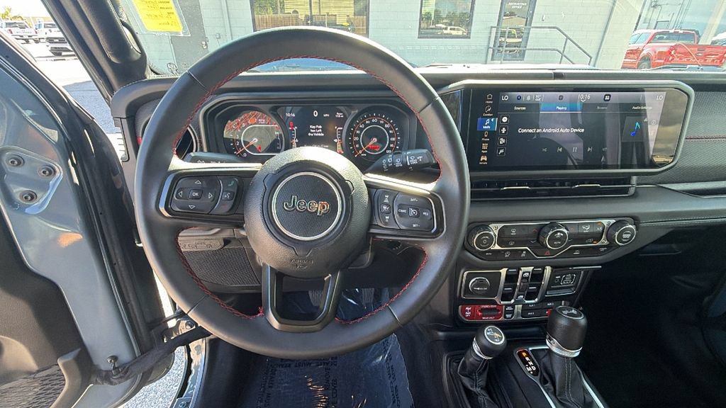 Used 2024 Jeep Wrangler Unlimited Rubicon AWD/4WD image 15