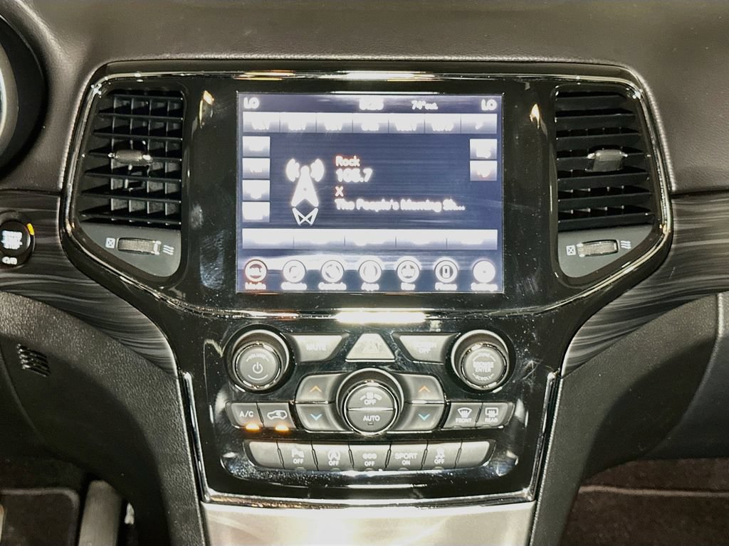 Used 2021 Jeep Grand Cherokee Laredo X AWD/4WD image 14