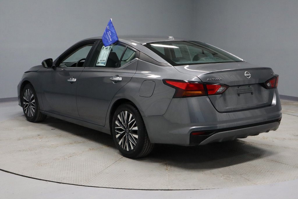 Used 2024 Nissan Altima 2.5 SV image 3