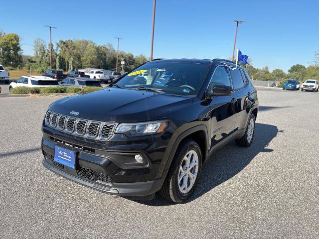 Used 2024 Jeep Compass Latitude AWD/4WD image 7