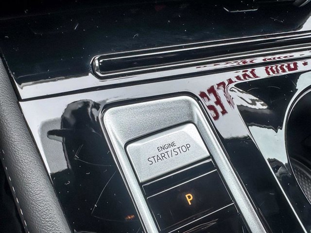 Used 2025 Volkswagen Atlas Cross Sport SE image 19