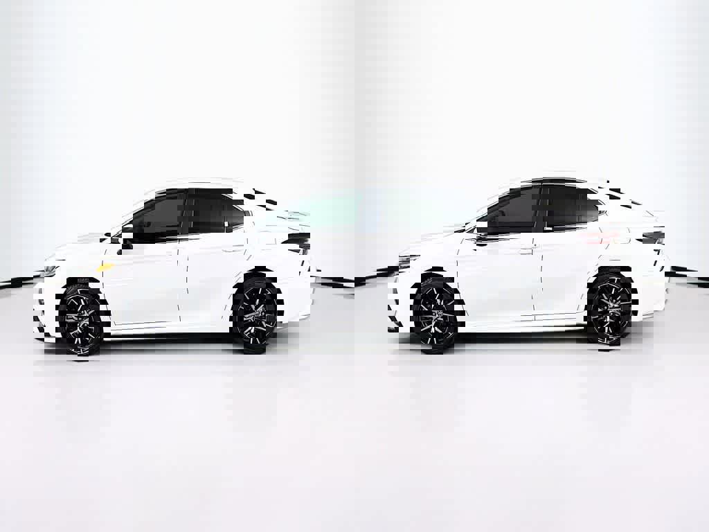 Used 2021 Toyota Camry SE image 2