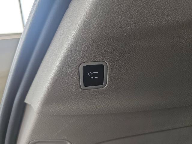 Used 2023 Chrysler Pacifica Touring-L FWD image 13