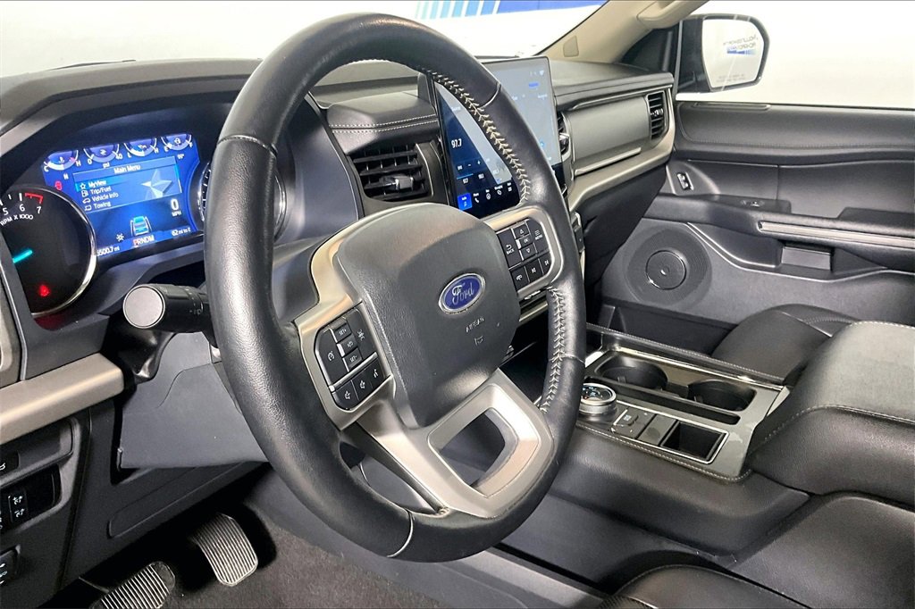 Certified 2024 Ford Expedition XLT image 11