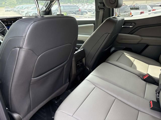 Used 2026 Chevrolet Colorado ZR2 w/ Technology Package AWD/4WD image 16