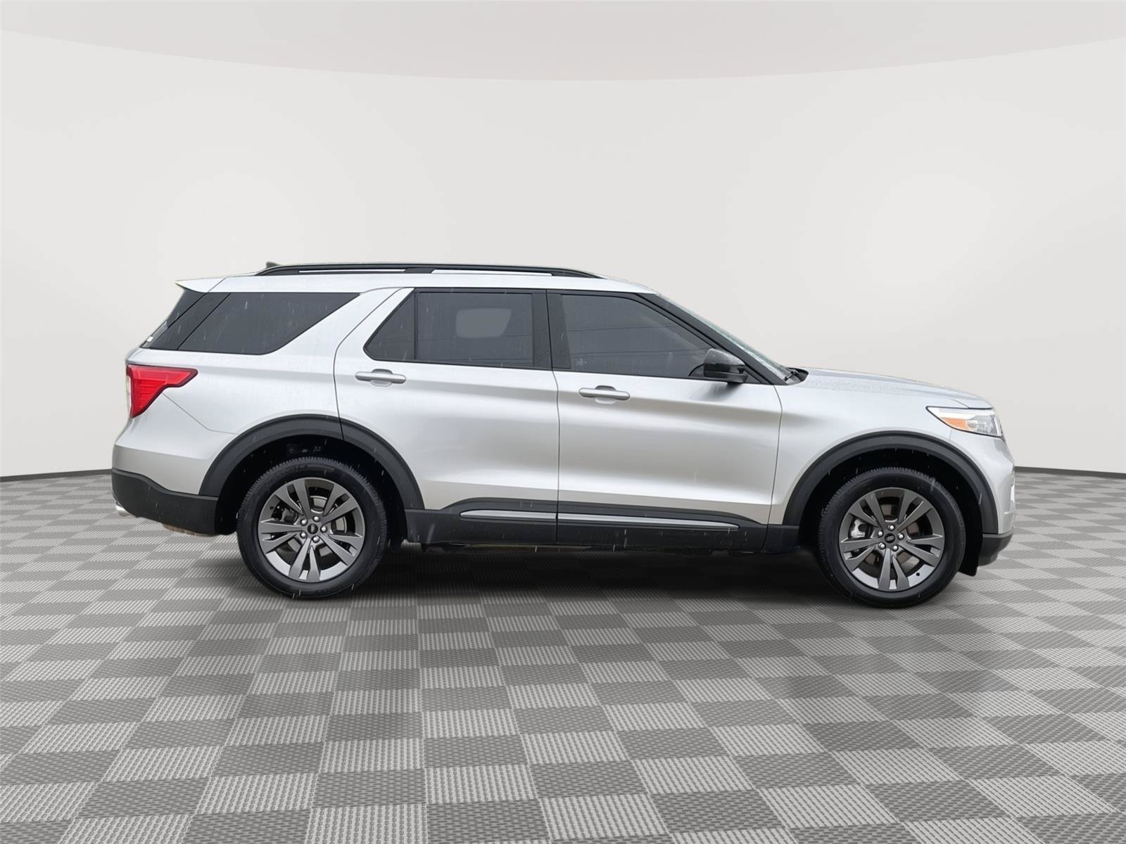 Certified 2023 Ford Explorer XLT w/ Equipment Group 202A AWD/4WD image 6