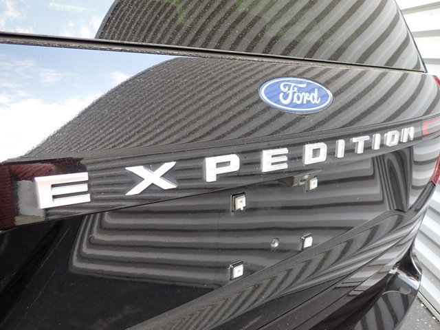 Certified 2025 Ford Expedition Platinum AWD/4WD image 5