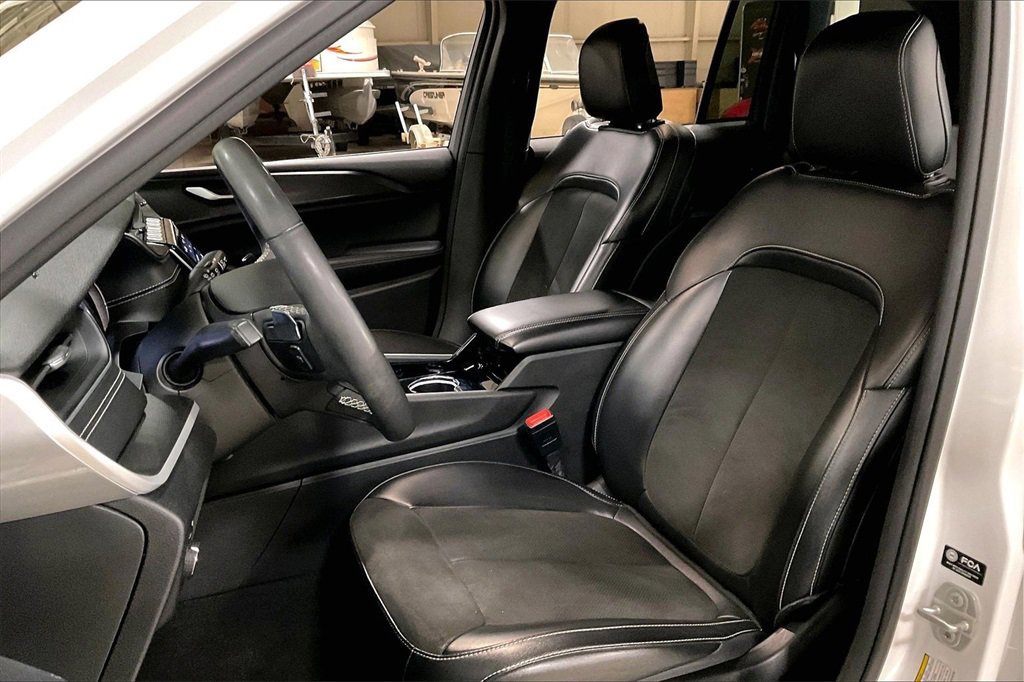 Used 2023 Jeep Grand Cherokee Altitude image 23