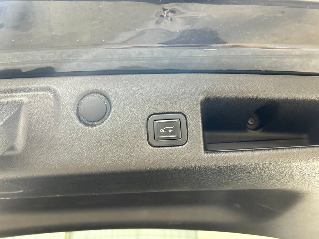 Used 2018 Chevrolet Equinox Premier FWD image 27