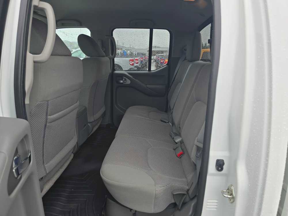 Used 2017 Nissan Frontier SV image 16