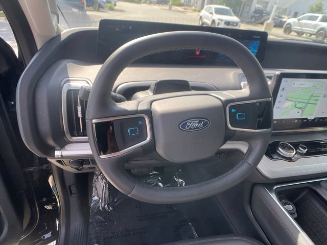 Certified 2025 Ford Expedition Active AWD/4WD image 18
