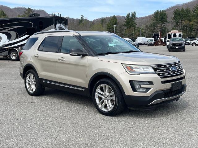 Certified 2017 Ford Explorer XLT w/ Equipment Group 202A AWD/4WD image 1