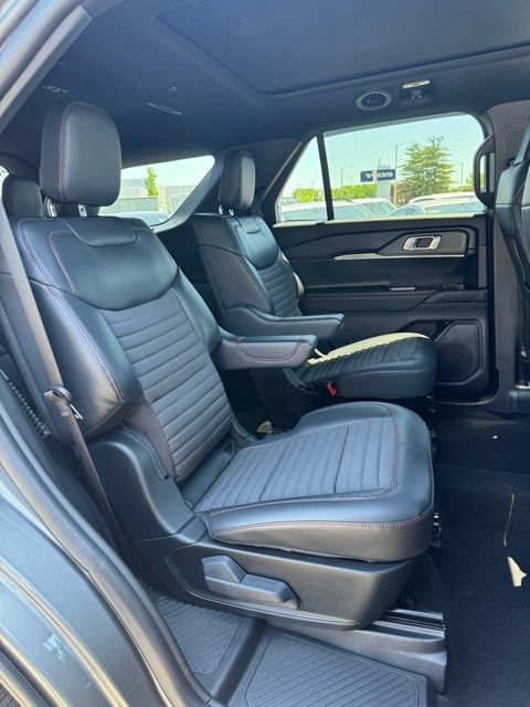 Certified 2026 Ford Explorer ST-Line w/ ST-Line Street Pack AWD/4WD image 27