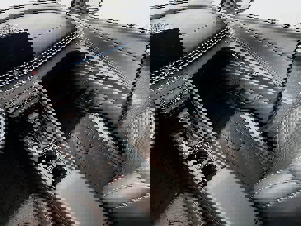 Used 2022 Hyundai Elantra Limited image 14