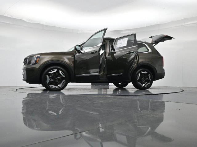 Used 2025 Kia Telluride S FWD image 56