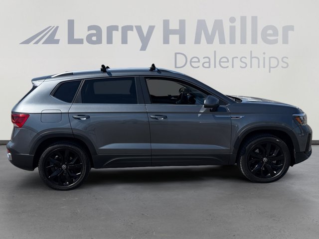 Used 2022 Volkswagen Taos SE w/ Panoramic Sunroof Package AWD/4WD image 6