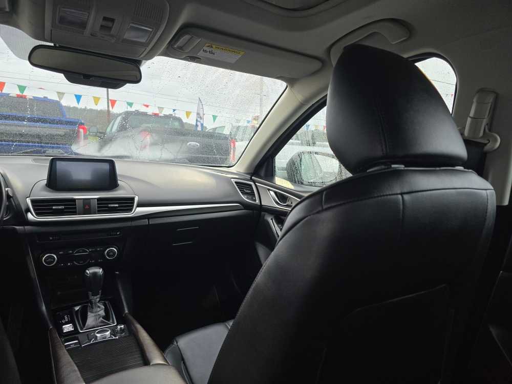 Used 2018 MAZDA MAZDA3 Touring image 14