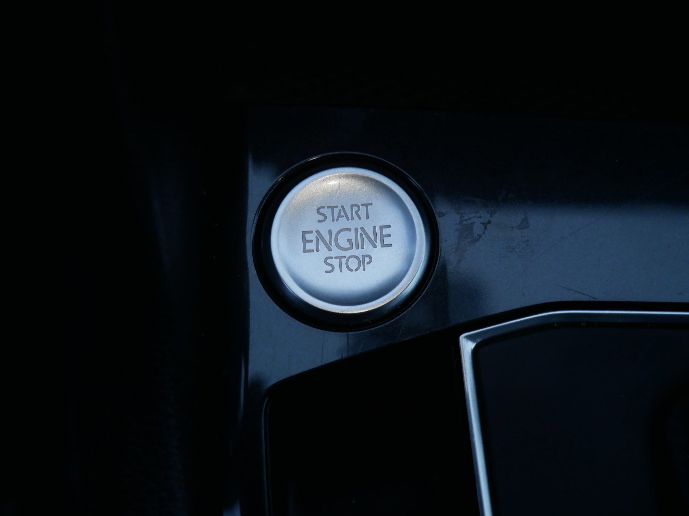 Used 2021 Volkswagen Tiguan SE w/ Panoramic Sunroof Package image 30