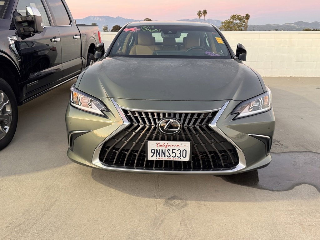 Used 2024 Lexus ES 300h w/ Premium Package image 2