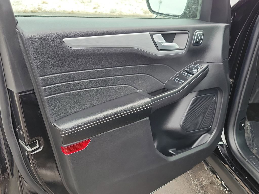 Certified 2025 Ford Escape Platinum image 6