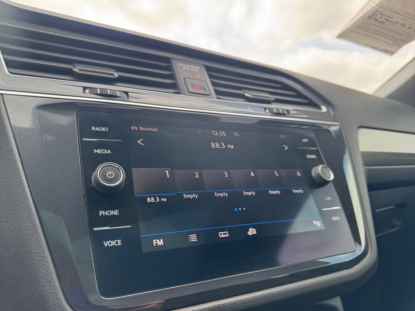 Used 2020 Volkswagen Tiguan SE R-Line image 26