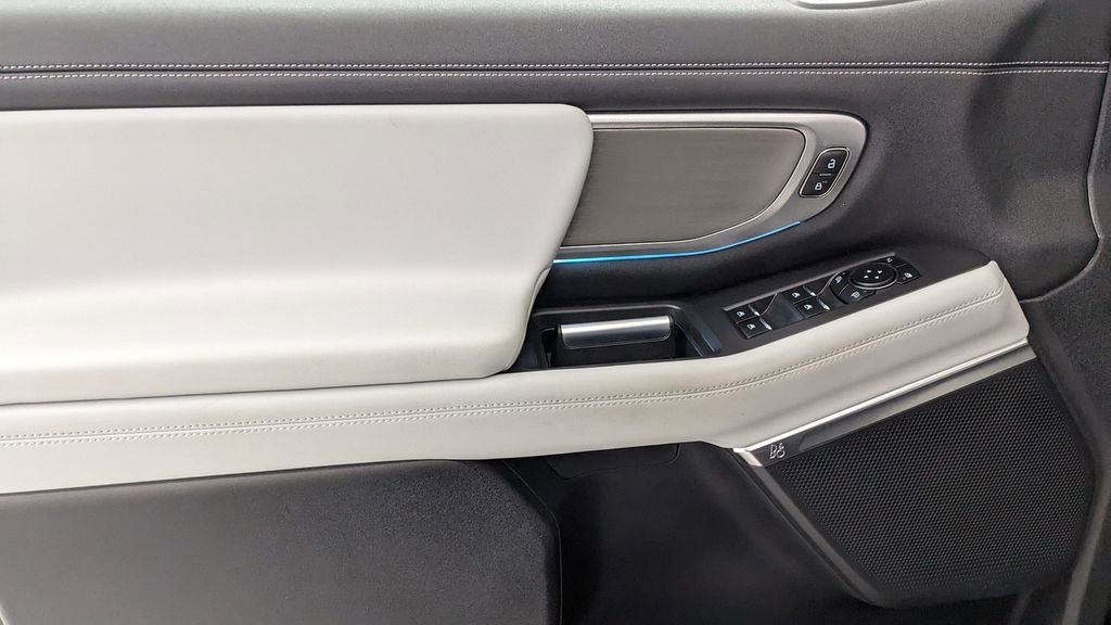 Certified 2025 Ford Expedition Platinum image 26