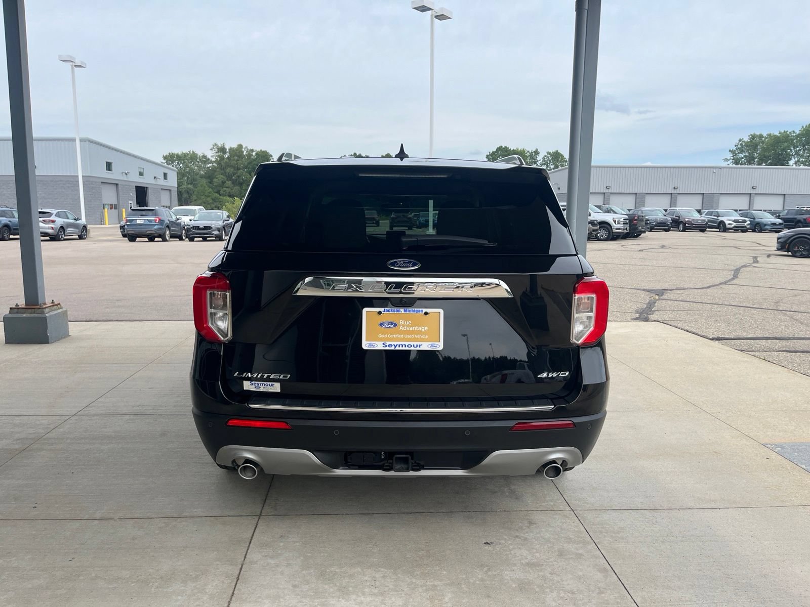 Certified 2024 Ford Explorer Limited w/ Limited Technology Package AWD/4WD image 6