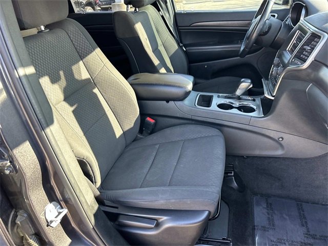 Used 2018 Jeep Grand Cherokee Laredo image 29