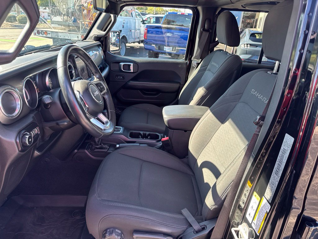 Used 2019 Jeep Wrangler Unlimited Sahara w/ Uconnect 4C Nav & Sound Group AWD/4WD image 10