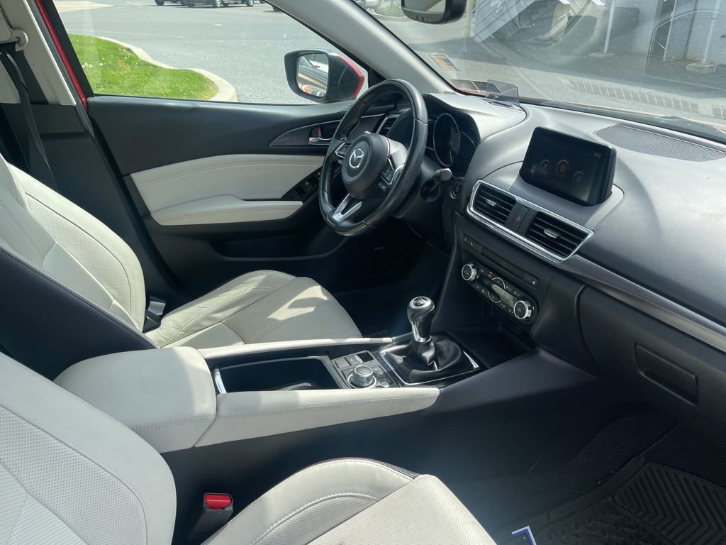 Used 2018 MAZDA MAZDA3 Grand Touring w/ Premium Equipment Package FWD image 14