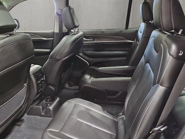 Used 2023 Jeep Grand Cherokee L Limited w/ Luxury Tech Group II AWD/4WD image 23