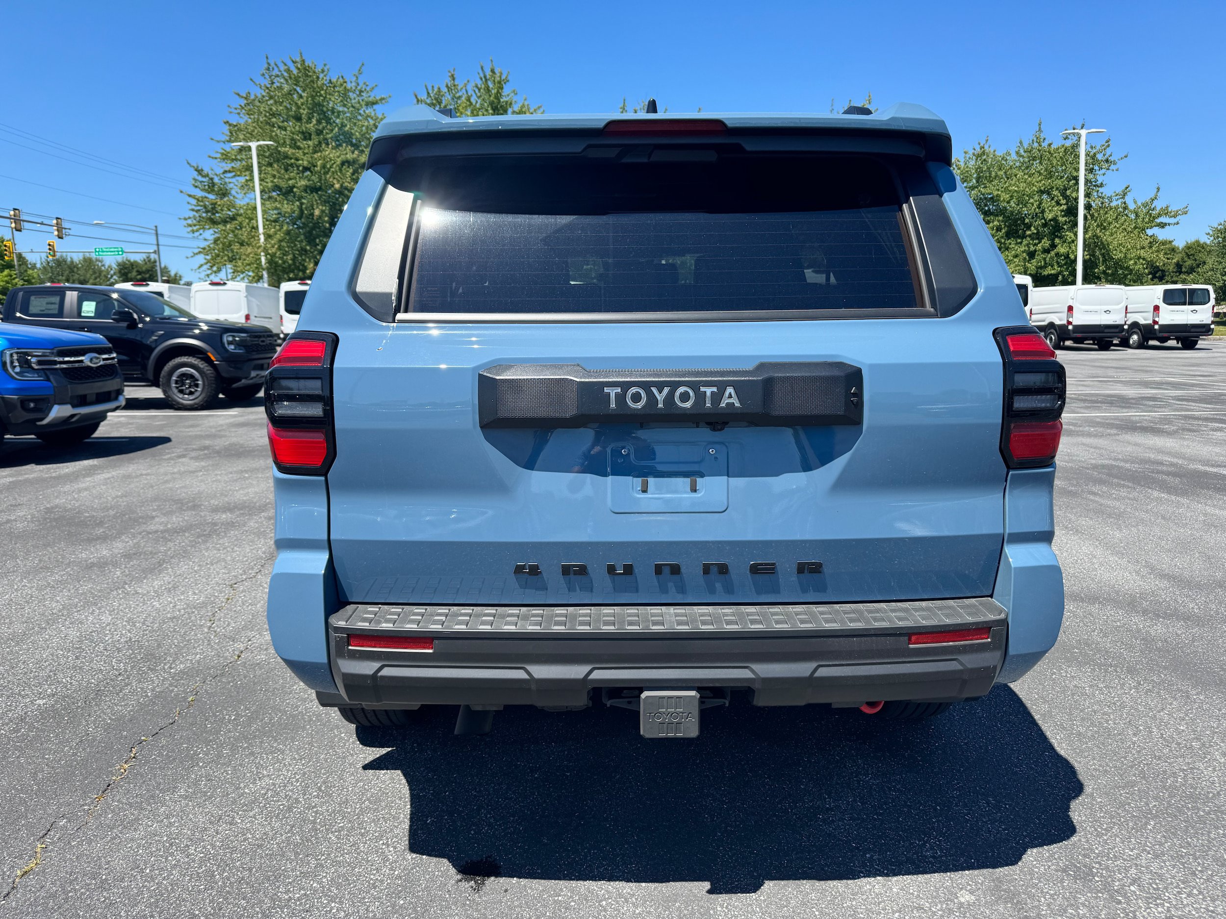 Used 2025 Toyota 4Runner SR5 AWD/4WD image 4