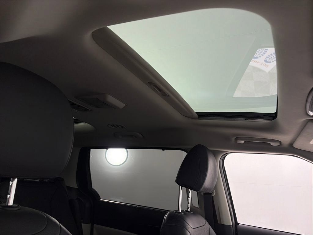 Used 2024 Kia Carnival SX Prestige image 31