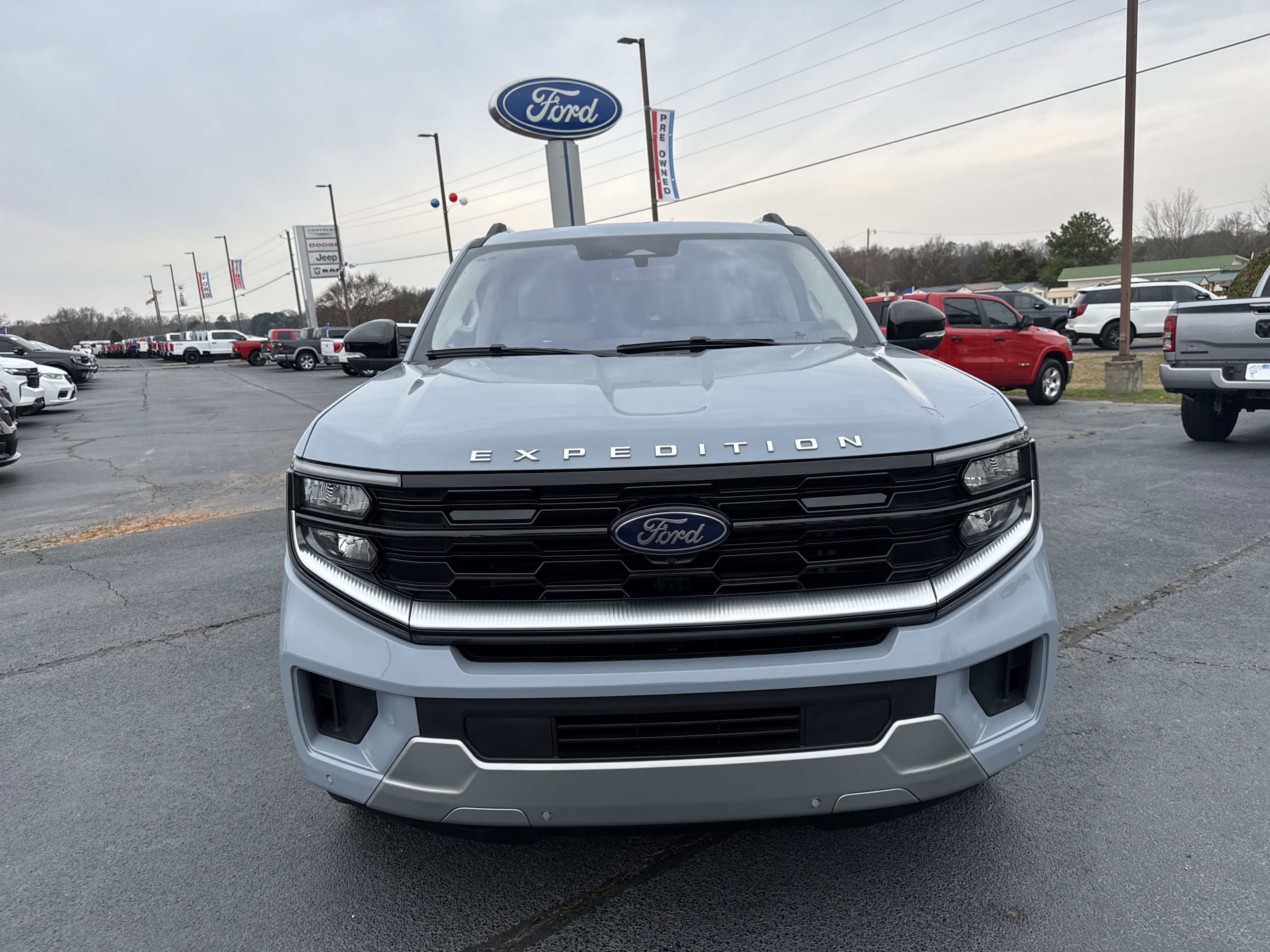 Certified 2025 Ford Expedition Max Platinum w/ Driver's Package image 3