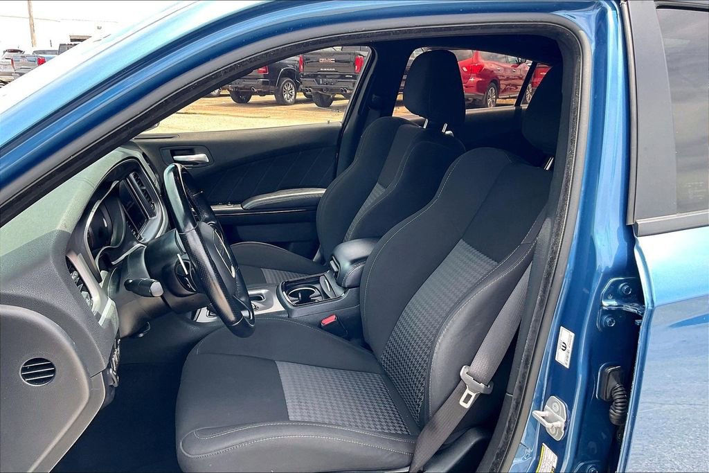 Used 2022 Dodge Charger R/T w/ Blacktop Package RWD image 18