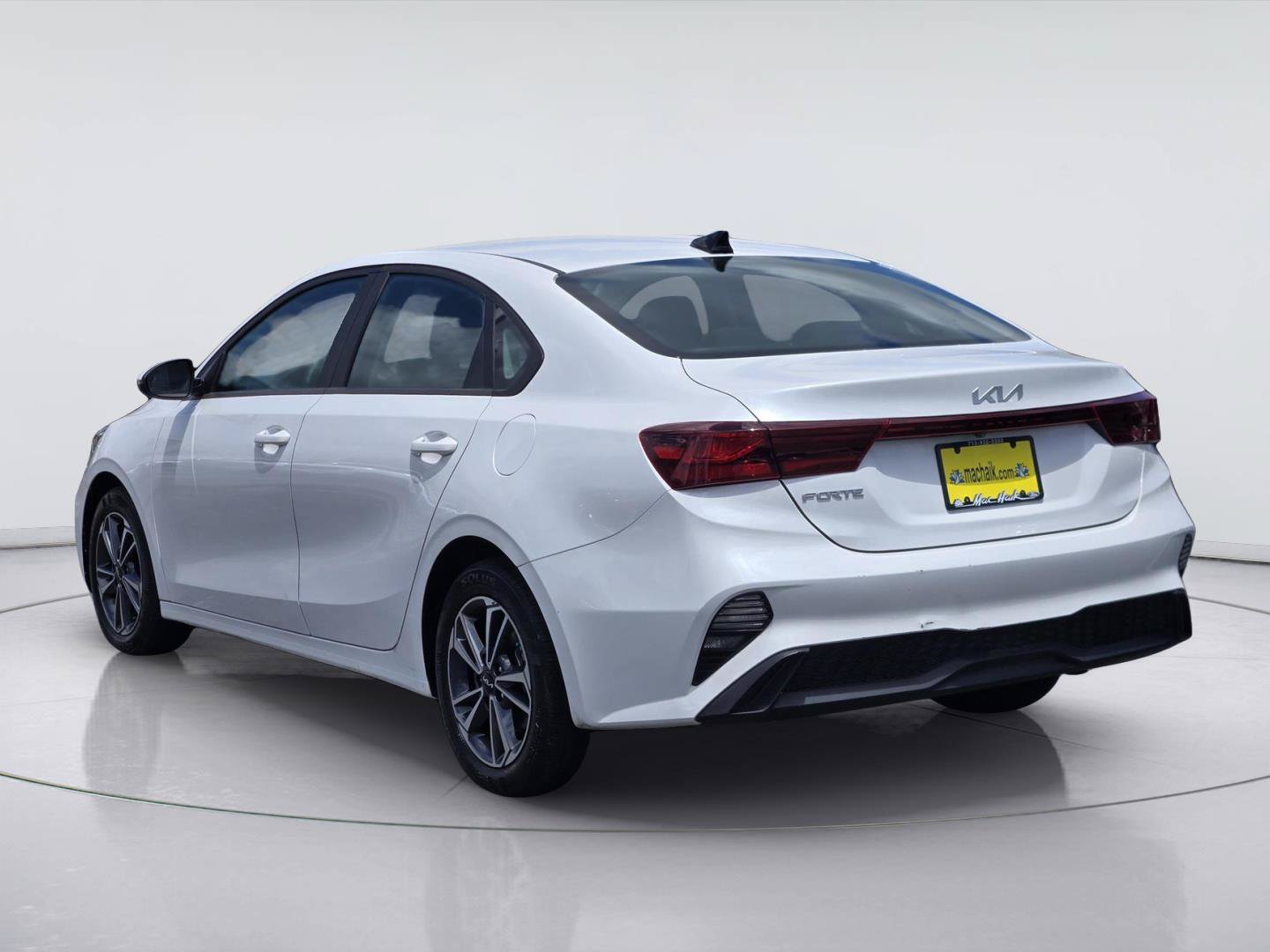 Used 2024 Kia Forte LXS w/ LXS Technology Package FWD image 6