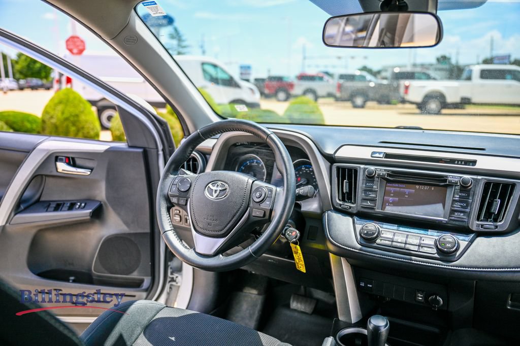 Used 2018 Toyota RAV4 XLE AWD/4WD image 15