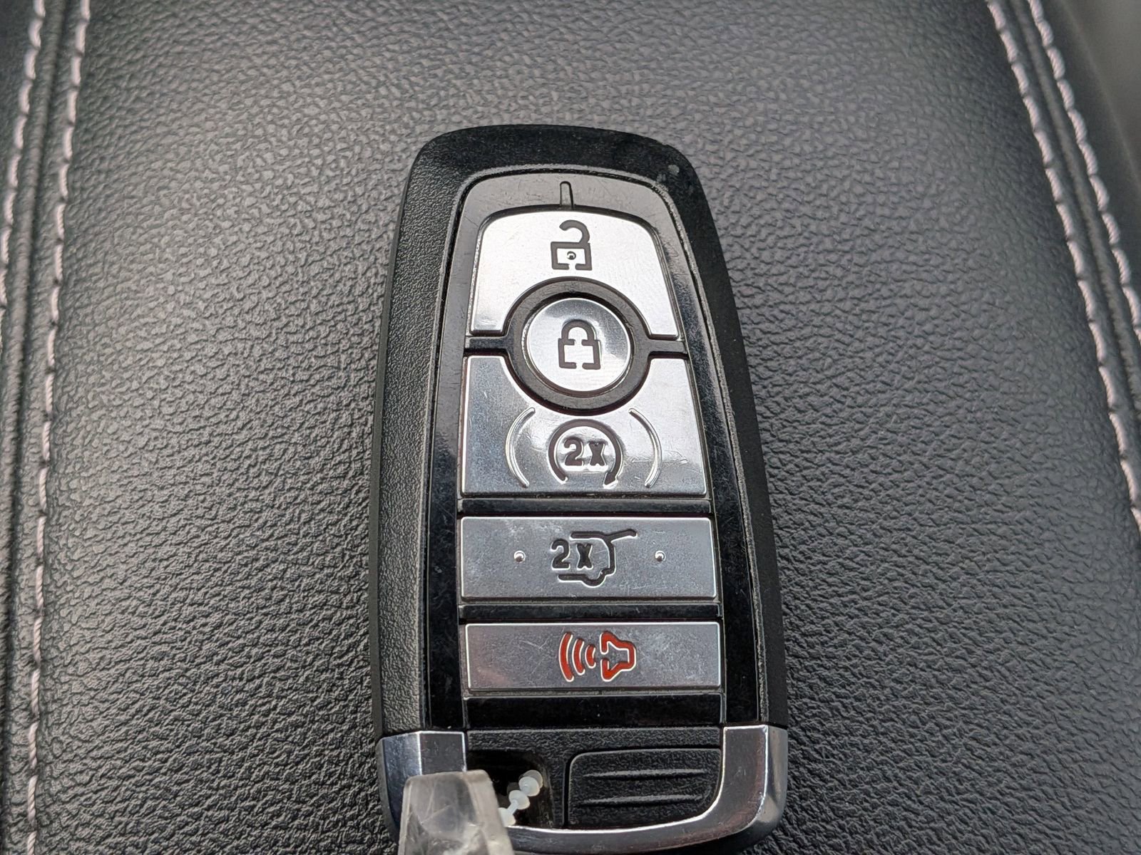 Certified 2025 Ford Escape Platinum image 33