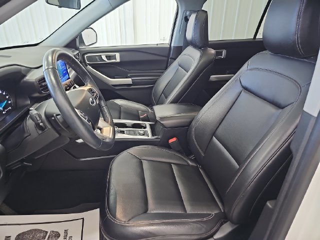 Certified 2020 Ford Explorer XLT w/ Equipment Group 202A AWD/4WD image 9