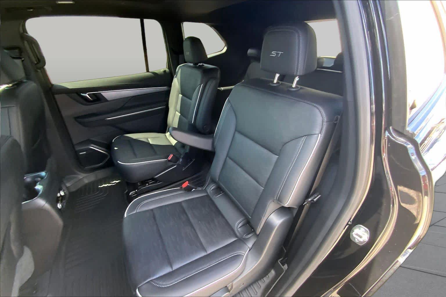 Used 2025 Buick Enclave Sport Touring w/ Power Package FWD image 20