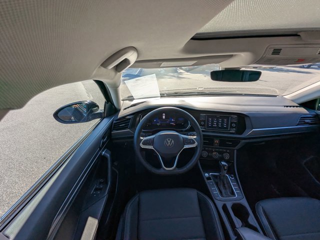 Used 2023 Volkswagen Jetta SE image 33