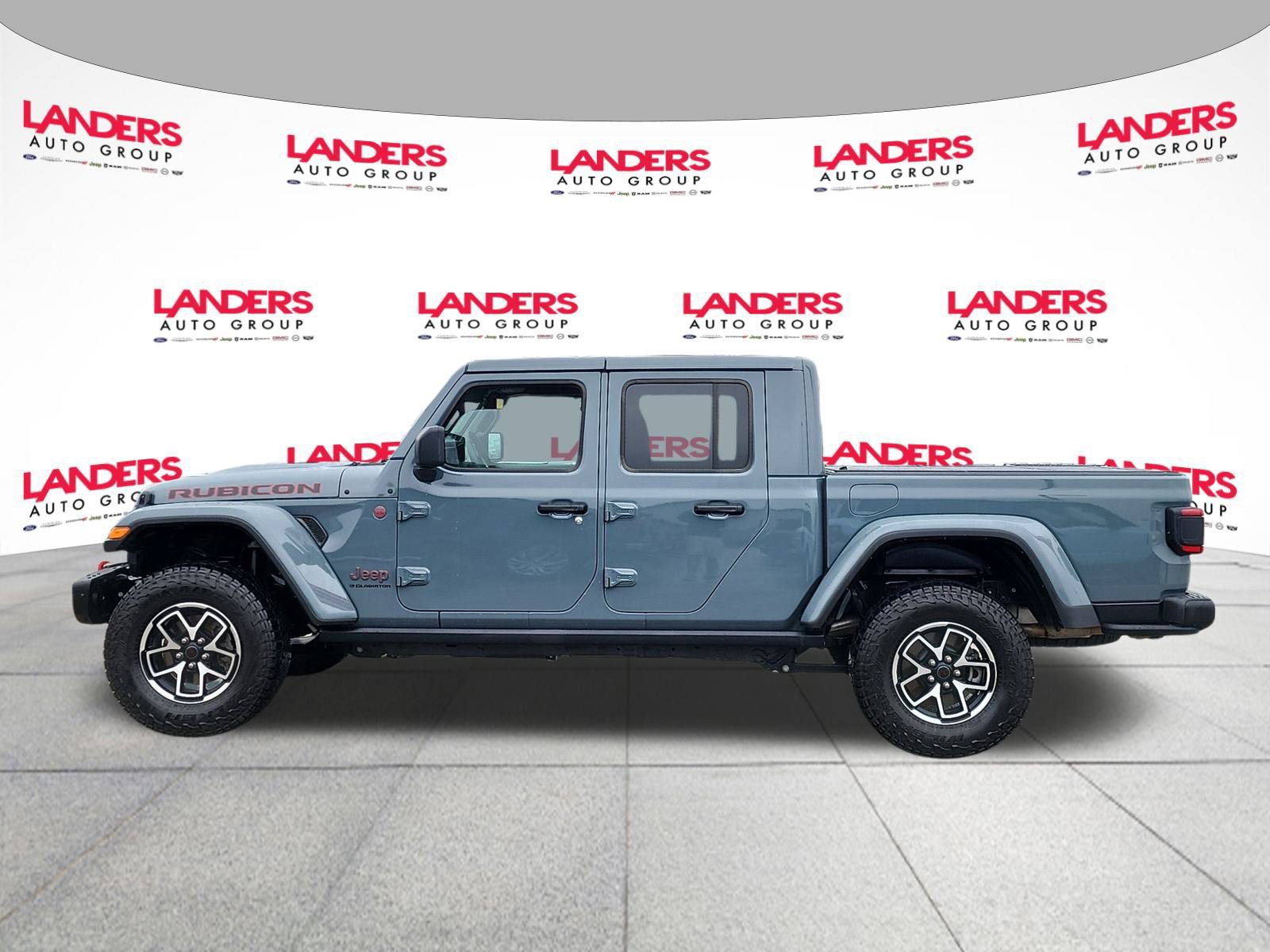 Used 2024 Jeep Gladiator Rubicon image 2