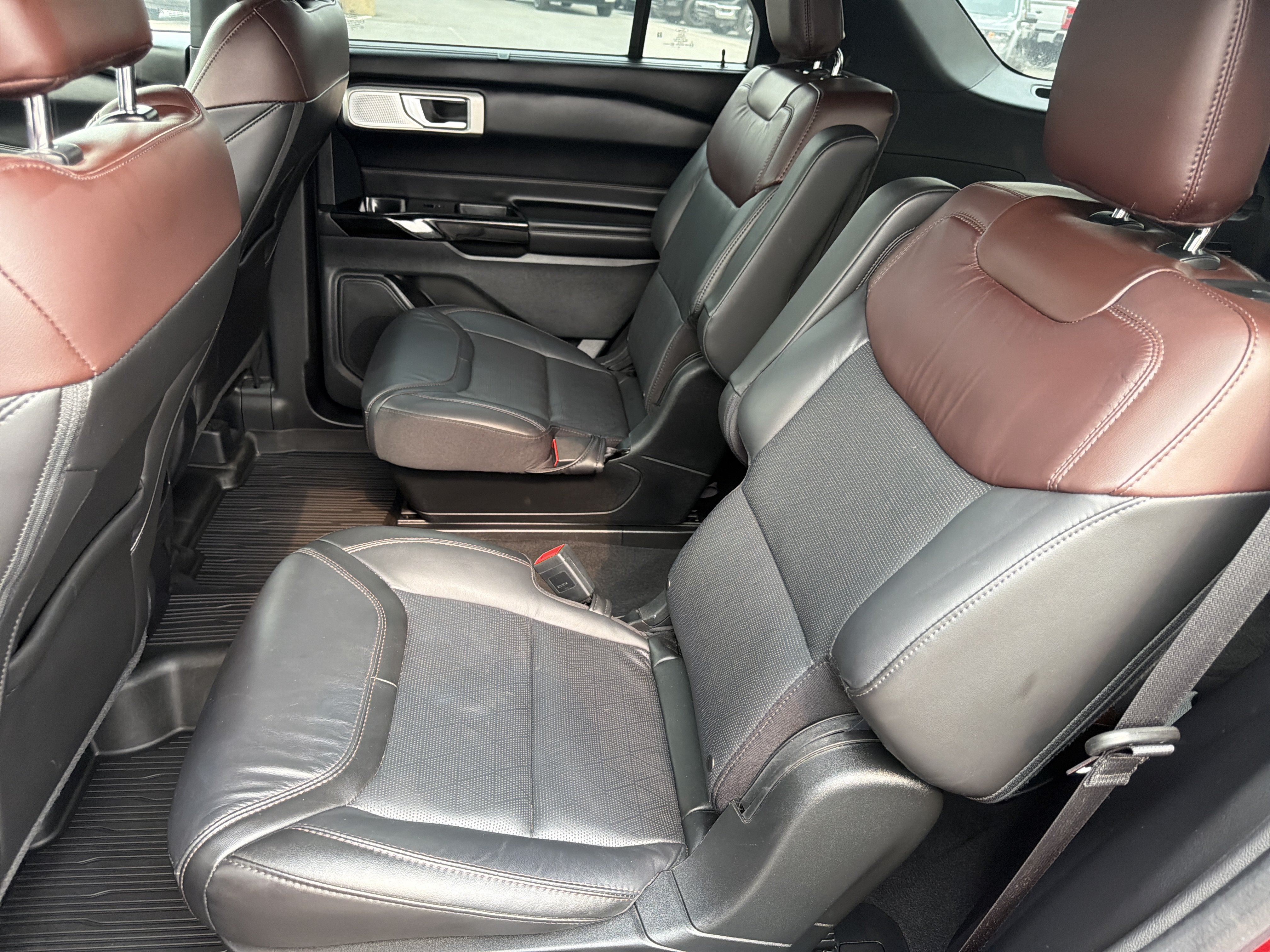 Certified 2022 Ford Explorer Platinum w/ Equipment Group 601A AWD/4WD image 13