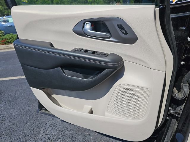Used 2024 Chrysler Pacifica Touring-L FWD image 31