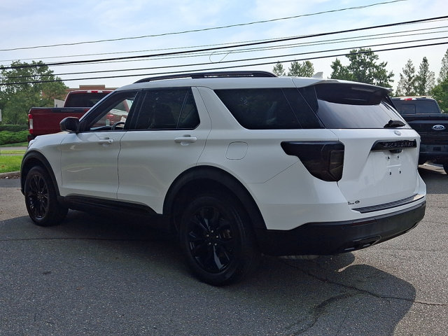 Certified 2023 Ford Explorer XLT w/ Equipment Group 202A AWD/4WD image 7